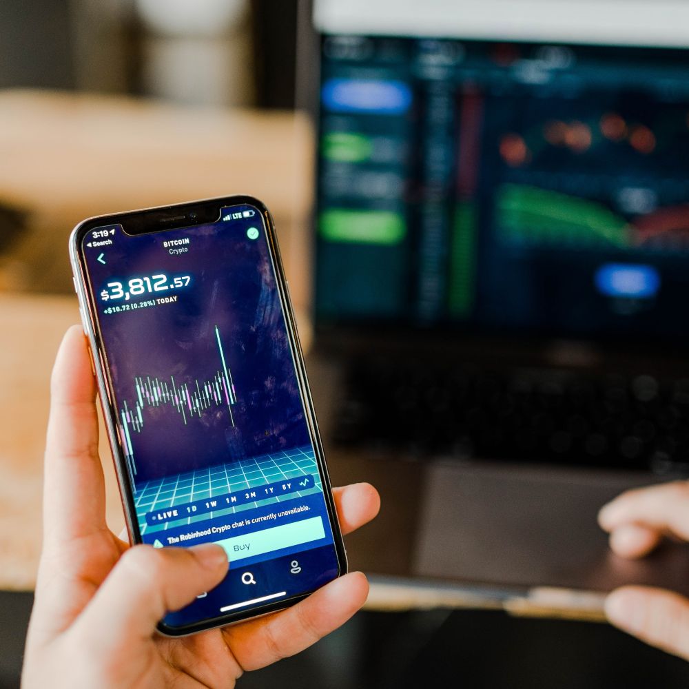 Preview image for: 4 ways to make money online in 2023