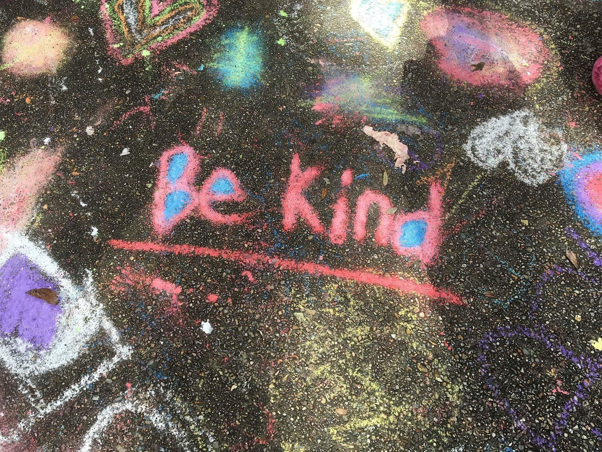 'Be kind' written in chalk on the ground - a good message from No Panic during Mental Health Awareness Week